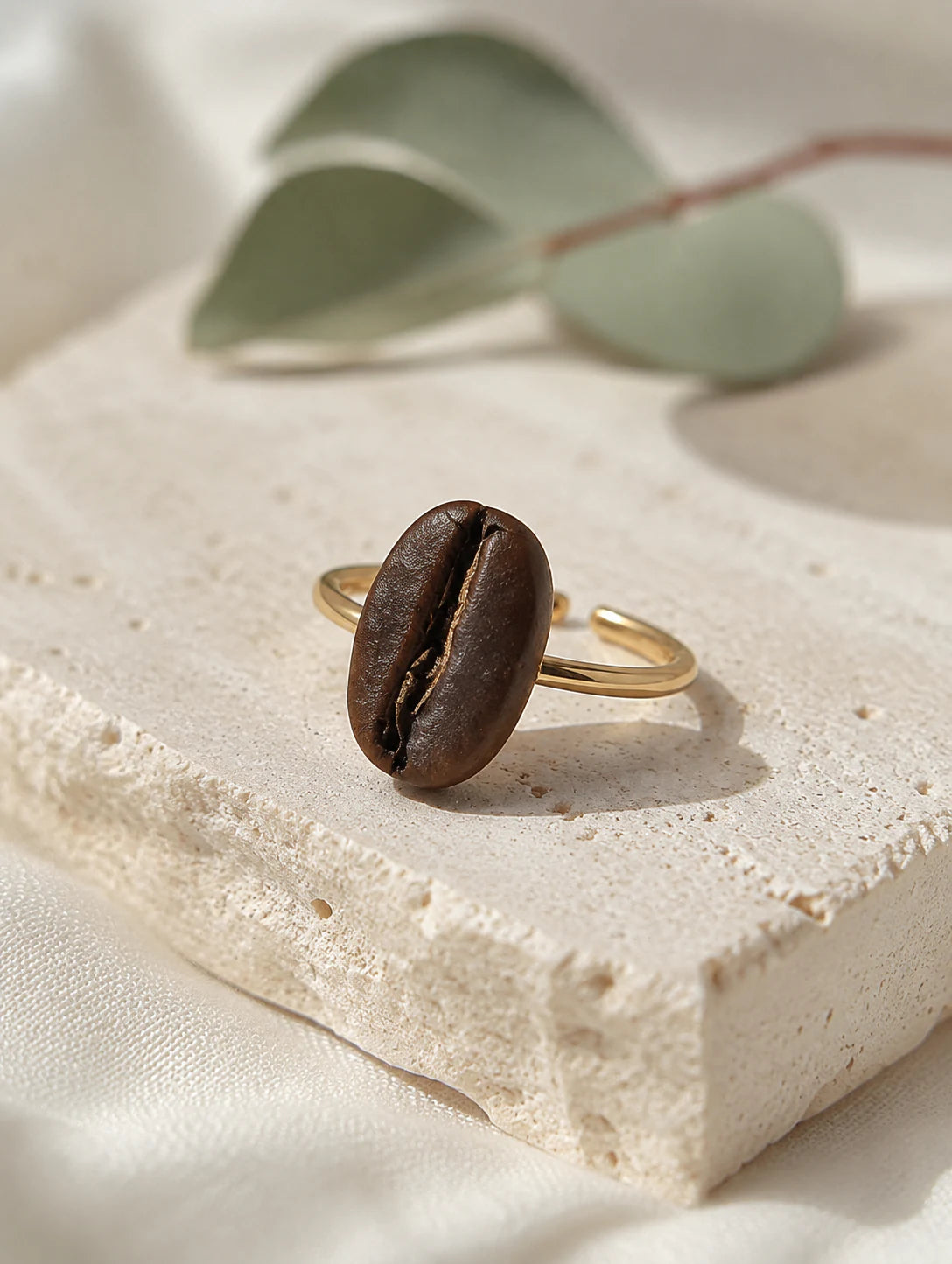 Bean-Silhouette Ring — detail view